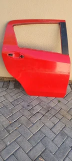 Toyota yaris 2015 6 used right rear door