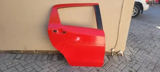 Toyota yaris 2015 6 used right rear door