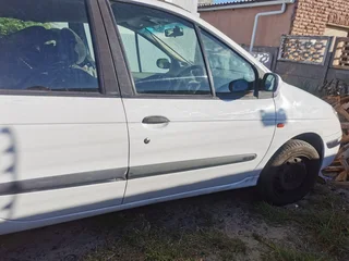 Renault Scenic (Breaking up for parts)