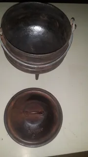 fallkirk no2 potjie pot needs an(easy) clean up no lid but otherwise good condition