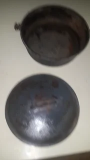 fallkirk no2 potjie pot needs an(easy) clean up no lid but otherwise good condition