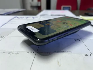 iPhone 11 black 64gb