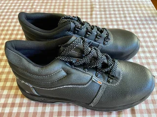 Safety Boots (new - 8   for Men)