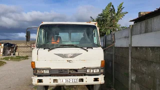 Hino 12-136 8ton flatbed with Ade 352nt driving and lisenced