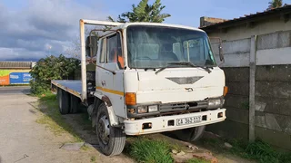 Hino 12-136 8ton flatbed with Ade 352nt driving and lisenced