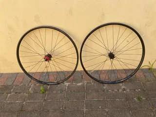 Stans Crest S1 wheels non boost