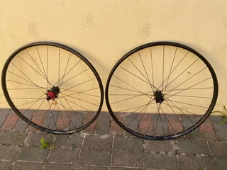 Stans Crest S1 wheels non boost