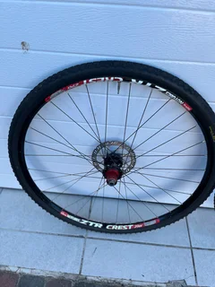 GRAVEL SPECIALIST: Custom ZTR Crest Wheelset with Stan&#39;s 3.30 Hubs