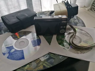 Fujifilm Finepix J28 -Compact, Reliable &amp; Ready to create memories, Mint -with Free Pentax