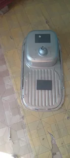 SINGLE STAINLESS STEEL KITCHEN SINK FOR SALE R 370 ( SOLD AS IS)