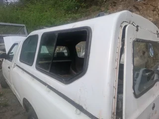 2020 Nissan np300 canopy