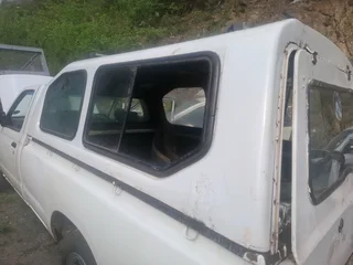 2020 Nissan np300 canopy