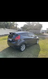 2011 Ford Fieata 1.6i Titanium Sport