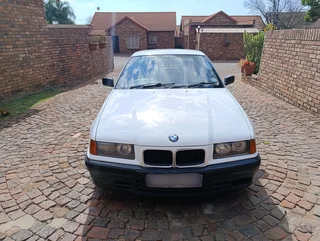 1994 Bmw e36 318i Automatic not negotiable
