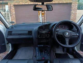 1994 Bmw e36 318i Automatic not negotiable