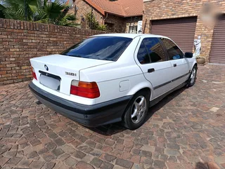 1994 Bmw e36 318i Automatic not negotiable