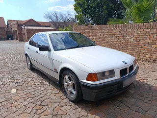 1994 Bmw e36 318i Automatic not negotiable