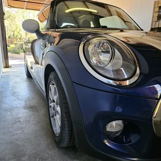 Stunning mini cooper hatchback (f56) 3 door 1.5 twin turbo auto with 119000kms full service history