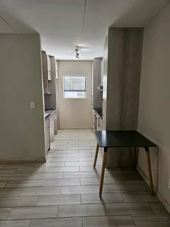 2 Bedroom apartment to rent in Rondebosch East