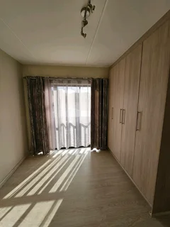 2 Bedroom apartment to rent in Rondebosch East