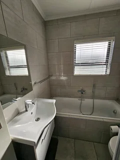 2 Bedroom apartment to rent in Rondebosch East