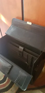 LAWYERS / PROFESSIONAL BRIEF CASE ON WHEELS