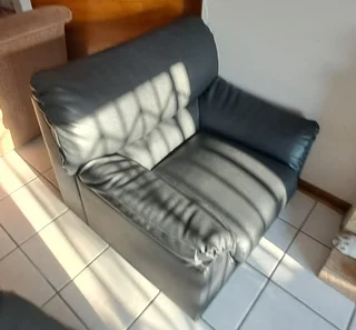 LOUNGE SUITE FOR SALE