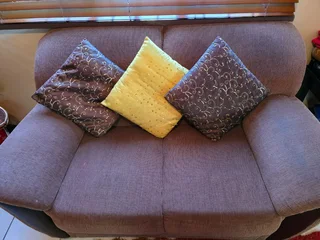 LOUNGE SUITE FOR SALE