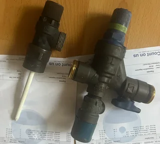 600 kPa Kwikot SYR Pressure Control Valve plus Temperature and Pressure Safety Valve for sale.
