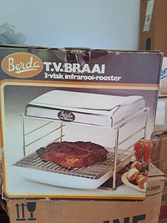 1 x Berda TV braai.1 x sandwich toaster