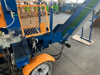 Mobile Firewood Maker