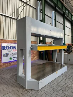DOOR PRESS