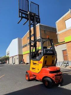 LINDE 3TON FORKLIFT