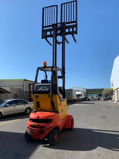 LINDE 3TON FORKLIFT