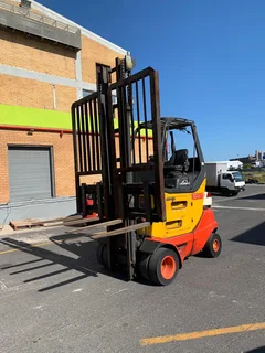 LINDE 3TON FORKLIFT