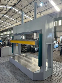 HYDRAULIC DOOR PRESS