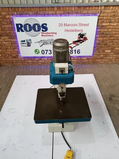 OVERHEAD ROUTER