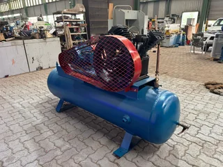 7.5KW PISTON COMPRESSOR INDUSTRIAL