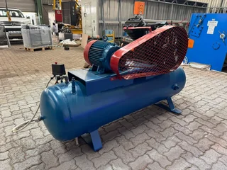 7.5KW PISTON COMPRESSOR INDUSTRIAL