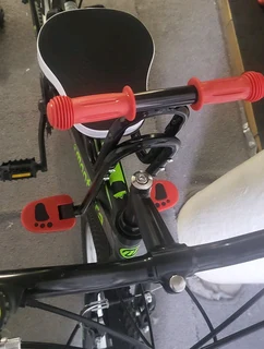 Front mounted kids bike seat