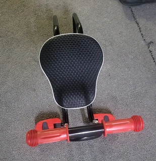 Front mounted kids bike seat