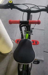 Front mounted kids bike seat