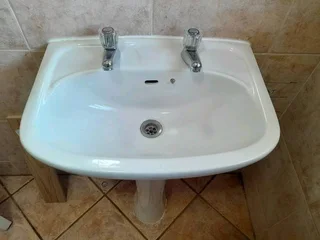 White ceramic basin and pedestal set