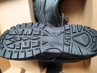 Rebel Branded Men&#39;s Safety Shoe Size 10