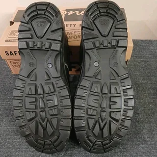 Rebel Branded Men&#39;s Safety Shoe Size 10