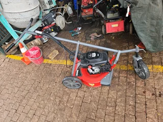 Lawnmower for veld. New Sprinkaan Nkunzi 200cc form LAWNit repairs Moreleta Park