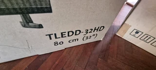 CRACKED SCREEN 32INCH TVS - NEW IN THE BOX WITH REMOTES FOR PARTS.0️⃣7️⃣2️⃣3️⃣9️⃣2️⃣5️⃣7️⃣5️⃣6️⃣