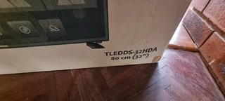 CRACKED SCREEN 32INCH TVS - NEW IN THE BOX WITH REMOTES FOR PARTS.0️⃣7️⃣2️⃣3️⃣9️⃣2️⃣5️⃣7️⃣5️⃣6️⃣