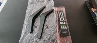 Telefunken Remote & Legs For 55inch 0️⃣7️⃣2️⃣3️⃣9️⃣2️⃣5️⃣7️⃣5️⃣6️⃣