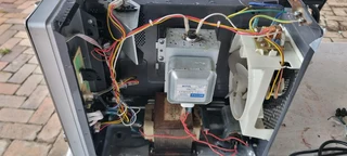 RUSSELL HOBBS 30L MWO BRAND NEW FULLY FUNCTIONAL (CAN BE USED FOR PARTS )0️⃣7️⃣2️⃣3️⃣9️⃣2️⃣5️⃣7️⃣5️⃣